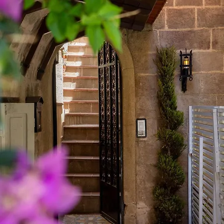 Apartment The Knights Courtyard *