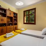 The Knights Courtyard Apartment *
